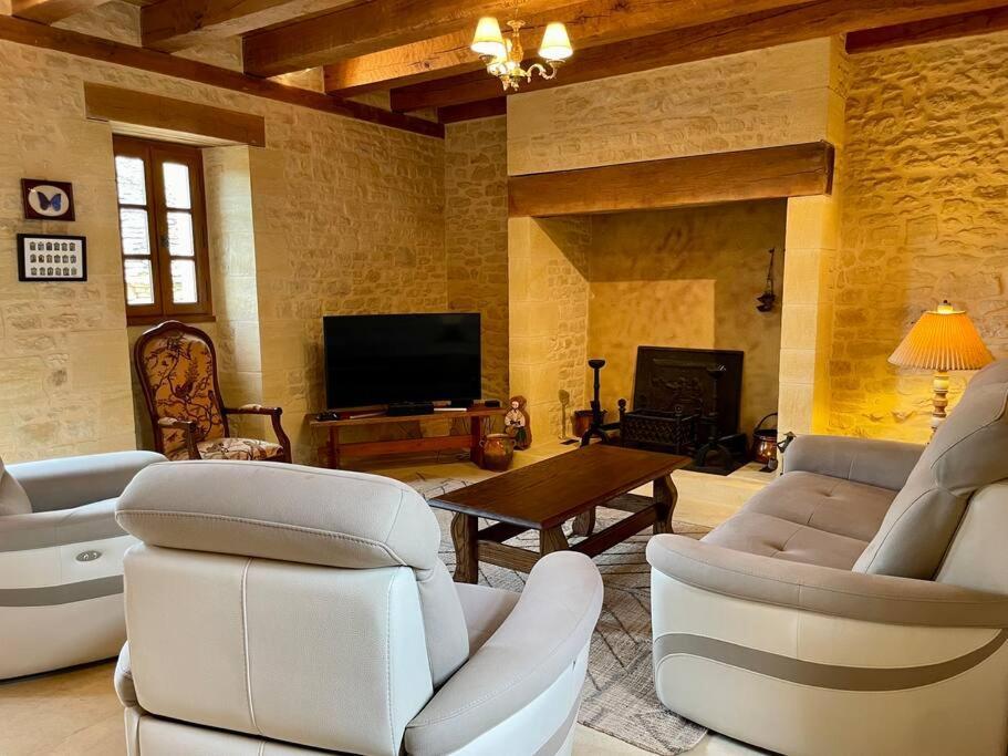 Charming 19Th Century Farmhouse With Pool Vitrac  Kültér fotó