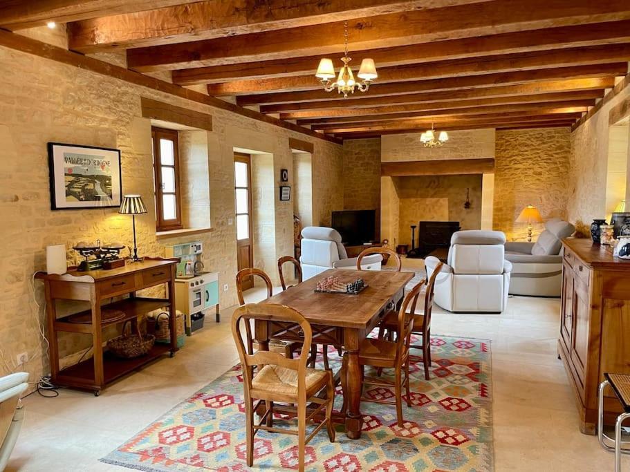 Charming 19Th Century Farmhouse With Pool Vitrac  Kültér fotó